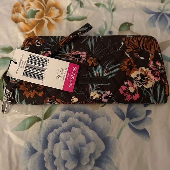 Vera Bradley rfid ball jungle accordion wallet NWT - Picture 1 of 3